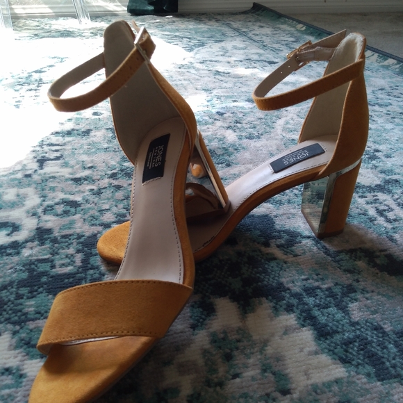 Jones New York size 5.5 mustard yellow block heels - Picture 8 of 9